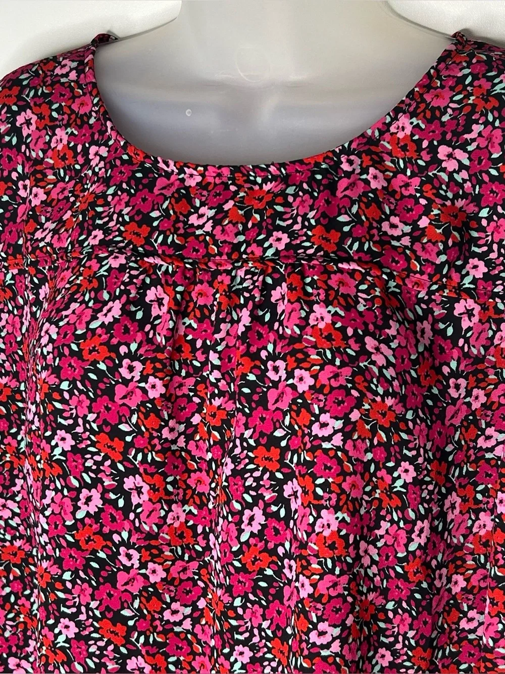 J CREW Factory Women L Pink Red Floral Flowers on Black Long Sleeve Blouse Top.